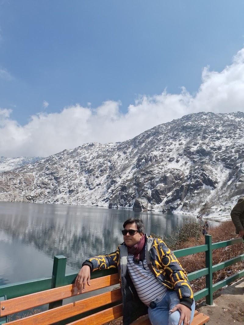 TSOMGO LAKE VIEW POINT - TSOMGO LAKE VIEW POINT, 9QHC+884, Jawaharlal Nehru Rd, Sikkim 737102, India