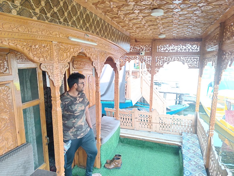 New Bombay hertiage Group Of Houseboats - New Bombay hertiage Group Of Houseboats, hotel Dal lake, Boulevard Rd, opp. New Park, Karapura, Rainawari, Srinagar, 190001