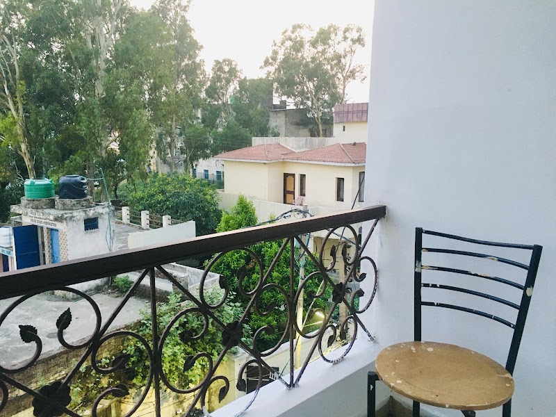 Trimrooms @ Katra Railway Station - Trimrooms @ Katra Railway Station, Railway Station, Railway Rd, near Katra, Katra, 182301