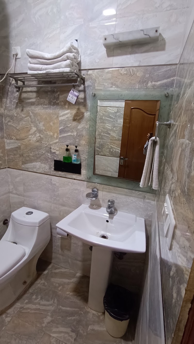 Hotel Basera Brij Bhoomi - Hotel Basera Brij Bhoomi, Atalla Chungi Parikrama Marg, Atalla Chungi Rd, Kishor Pura, Vrindavan, Uttar Pradesh 281121, India