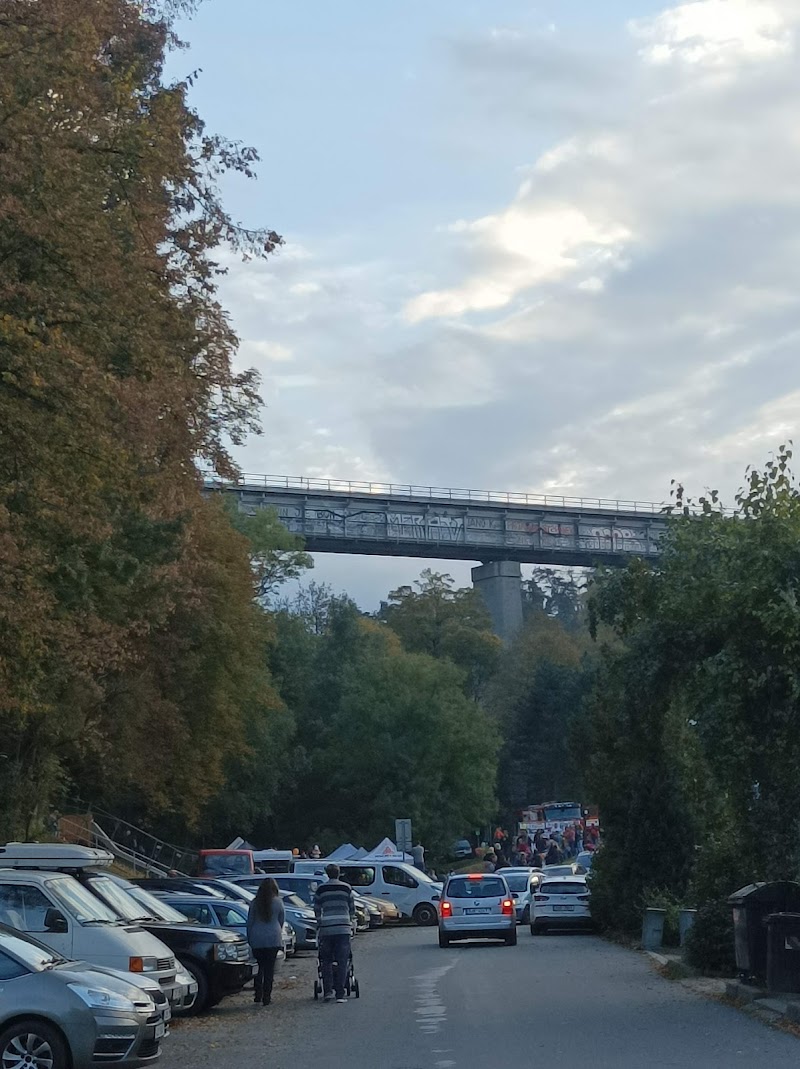 Parkoviště Vítězslava Nezvala (autobusové nádraží) - Parkoviště Vítězslava Nezvala (autobusové nádraží), V. Nezvala 996/1, 674 01 Třebíč-Třebíč 1, Czechia