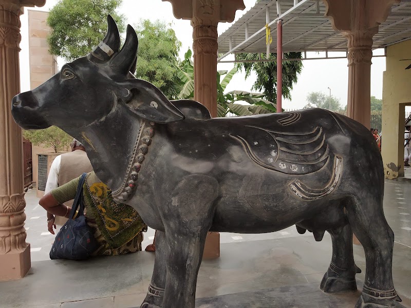 Akrur Ji Mandir, Vrindavan - Akrur Ji Mandir, Vrindavan, Shri Akrur Mandir, Radha Vallabh Temple Rd, Shri Radha Puram, Vatsalya Gram, Vrindavan, Uttar Pradesh 281121, India