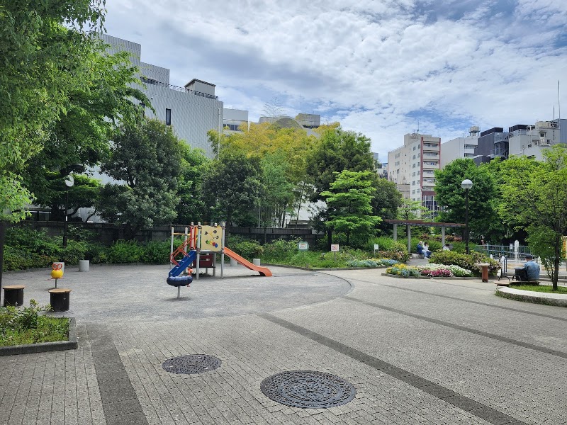 Shinjuku Park - Shinjuku Park 2-chōme-9-9 Shinjuku, Shinjuku City, Tokyo 160-0022, Japan
