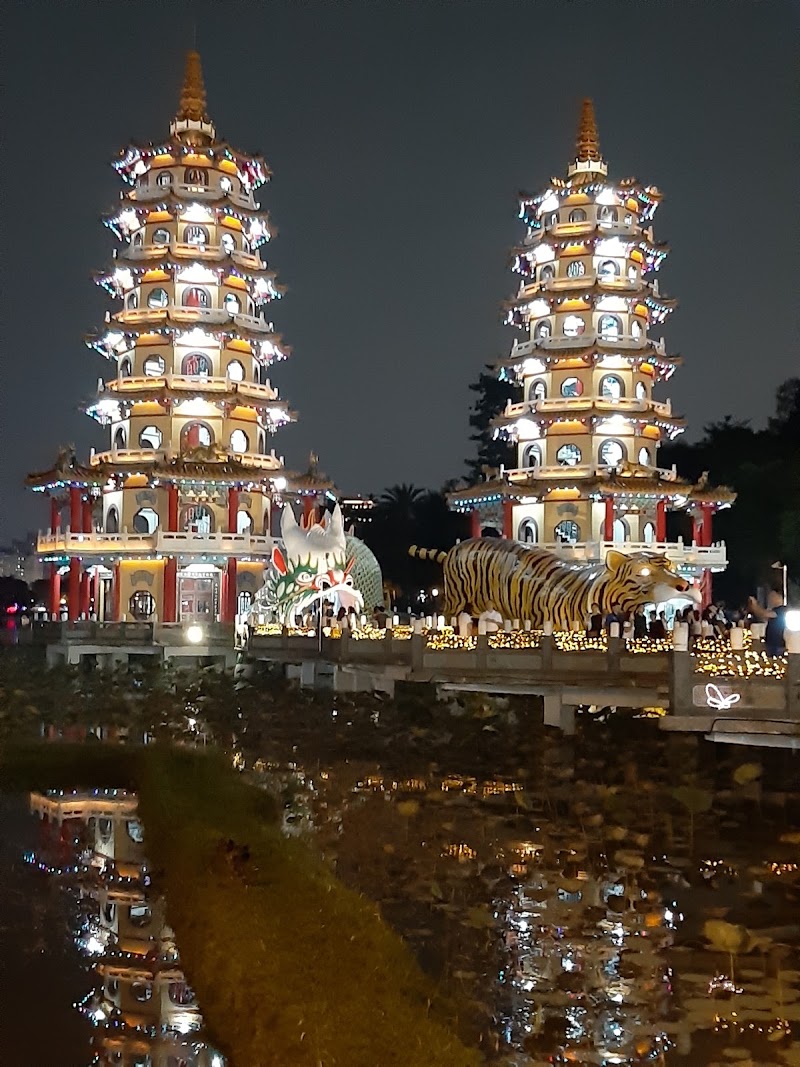 Dragon & Tiger Pagoda - Dragon & Tiger Pagoda No. 9號, Liantan Rd, Pidong Village, Zuoying District, Kaohsiung City, Taiwan 813