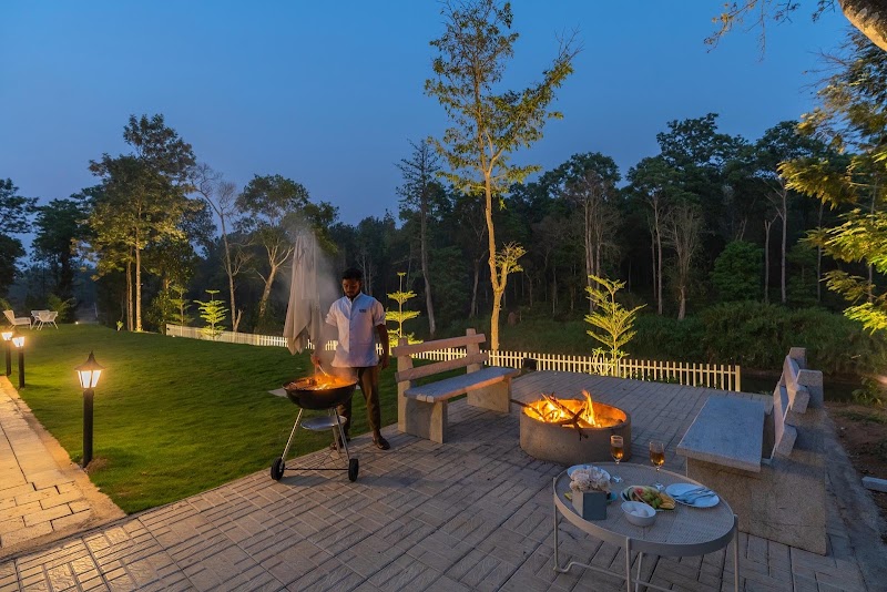 StayVista at Mudra Manor | Premium Villa with Pool in Coorg - StayVista at Mudra Manor | Premium Villa with Pool in Coorg, Bunglow No 131C, Mudhra C/o, Santagherry Estate, Dist, Suntikoppa, Uluguli, Karnataka 571237, India