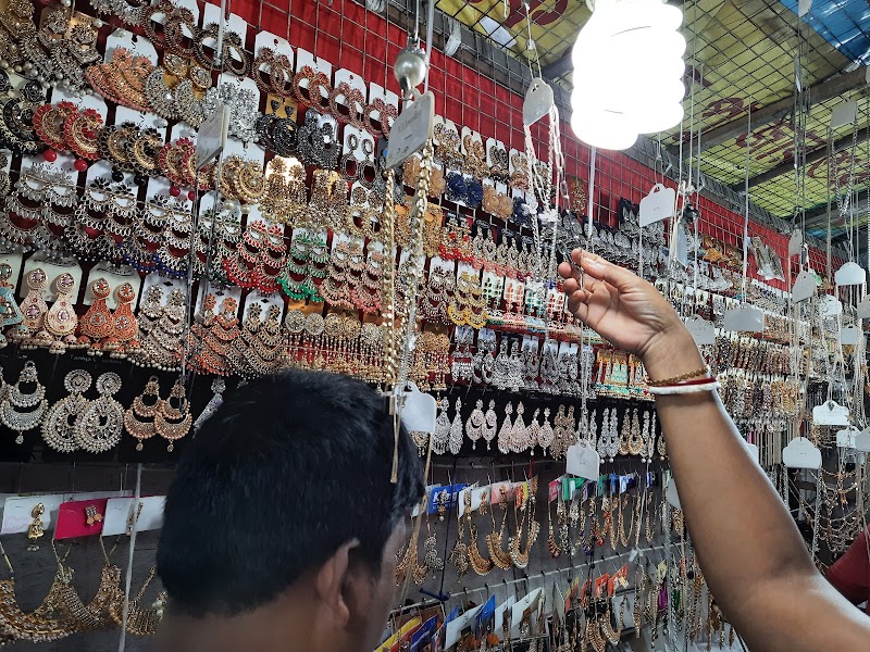 Gariahat Shopping Complex - Gariahat Shopping Complex, 212, Rash Behari Ave, Gariahat Market, Hindustan Park, Gariahat, Kolkata, West Bengal 700029, India