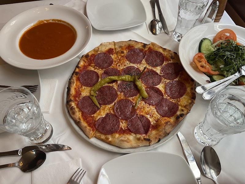 Cavaliere Pizzeria Ristorante - Cavaliere Pizzeria Ristorante Köllnerhofgasse 4, 1010 Wien, Austria