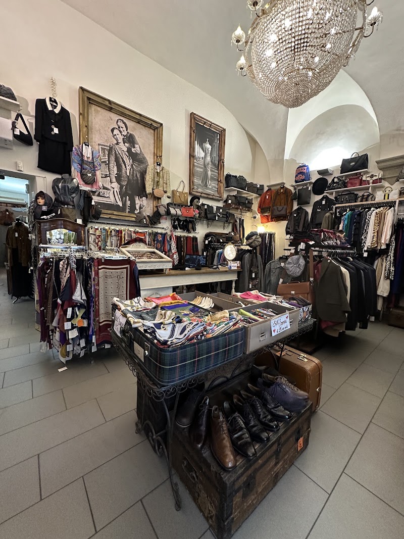 Street Doing Vintage Couture - Street Doing Vintage Couture, Via dei Servi, 88/r, 50122 Firenze FI, Italy