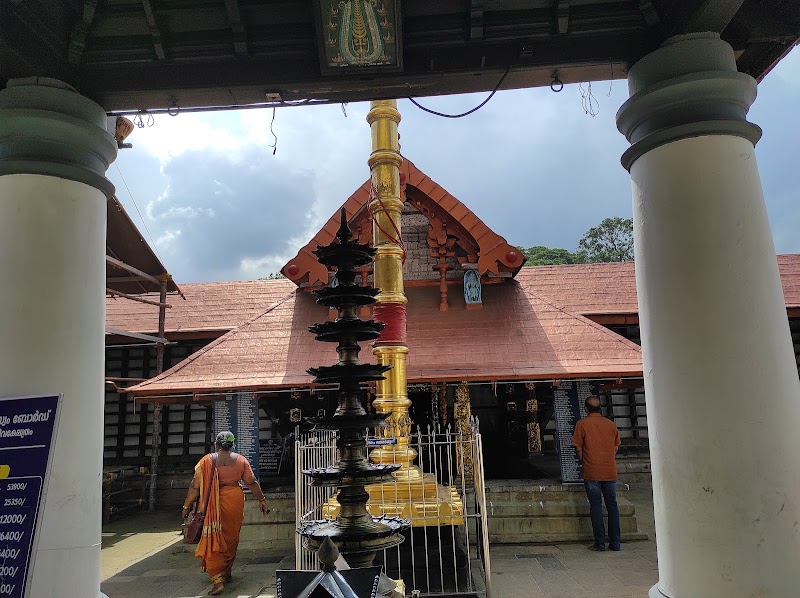 Ernakulam Shiva Temple - Ernakulam Shiva Temple, X79J+CV5, Durbar Hall Rd, Marine Drive, Ernakulam, Kochi, Kerala 682011, India