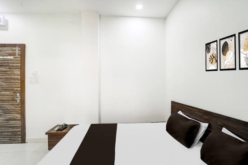 Super Collection O by OYO Ujjain City Centre Formerly Hotel Olive Inn - Super Collection O by OYO Ujjain City Centre Formerly Hotel Olive Inn 92/4, near Shastri Nagar, Aditya Nagar, Sindhi Colony, Ujjain, Madhya Pradesh 456010, India