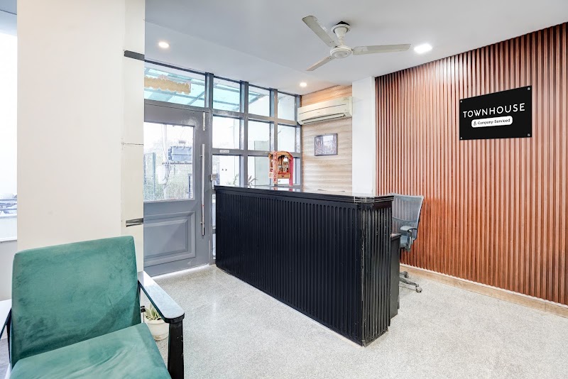 Super Townhouse by OYO Sector 39 Gurgaon - Super Townhouse by OYO Sector 39 Gurgaon, House no, near, 564P, Netaji Subhash Marg, near UNITECH CYBER PARK, Sector 39, Gurugram, Haryana 122003, India