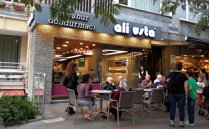 Meşhur Dondurmacı Ali Usta - Meşhur Dondurmacı Ali Usta, Caferağa, Moda Cd., 34710 Kadıköy/İstanbul, Türkiye