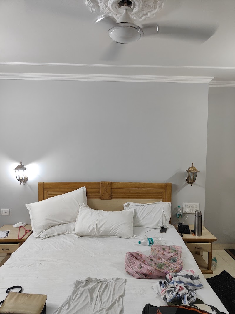 Hotel Shubham Holidays - Hotel Shubham Holidays, Gandhi Rd, Kishor Pura, Vrindavan, Uttar Pradesh 281121, India