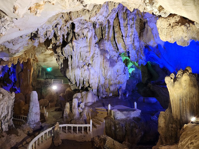 Jang Cave - Jang Cave, WC5R+XXG Unnamed Road Vang Vieng, Laos