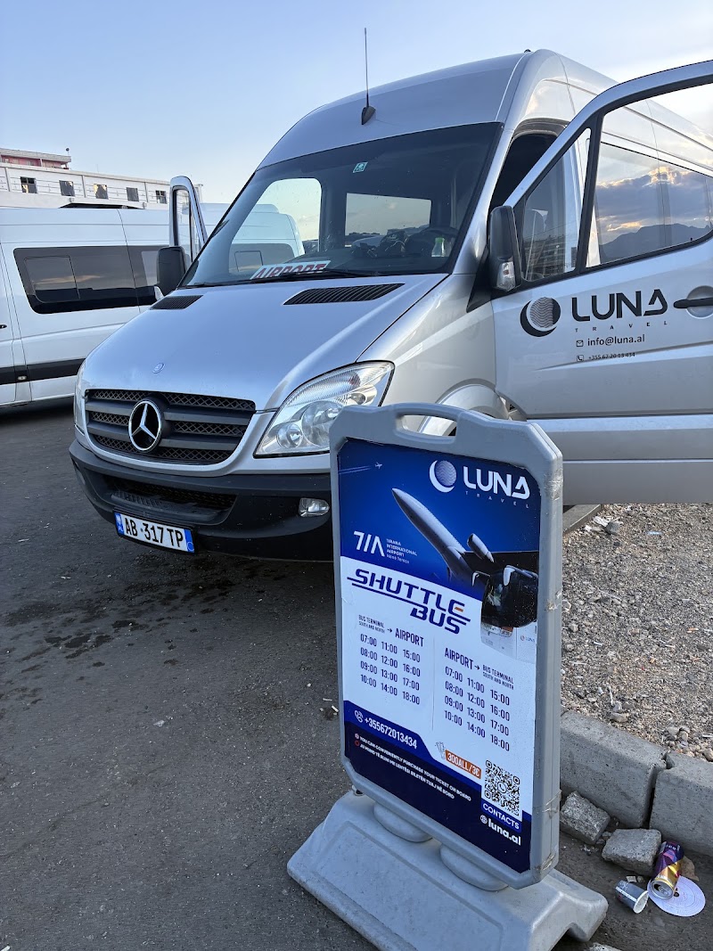 Terminali i Autobusëve të Jugut & Veriut - Terminali i Autobusëve të Jugut & Veriut, 8QVG+MQ8, Kthesa e Kamzës, Kashar, Albania