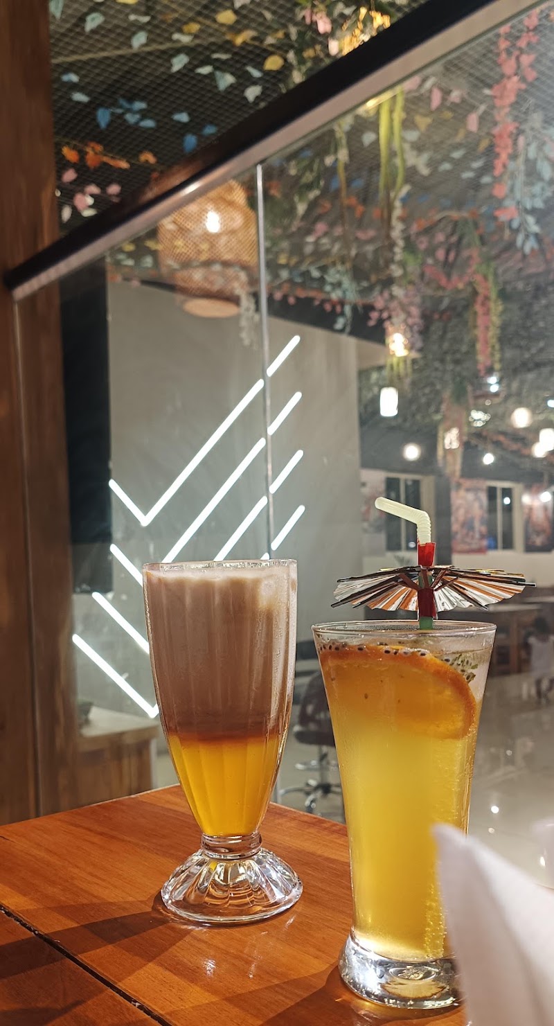 TOP ROOF CAFE - TOP ROOF CAFE 3RD FLOOR, CAPITAL TOWER, BM Rd, near RELIANCE DIGITAL, Kushalnagar, Karnataka 571234, India