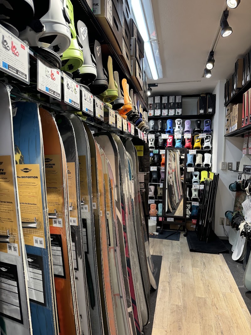 select snowboard - select snowboard Japan, 〒101-0052 Tokyo, Chiyoda City, Kanda Ogawamachi, 3-chōme−2−１４ ユースクエアビル 1F