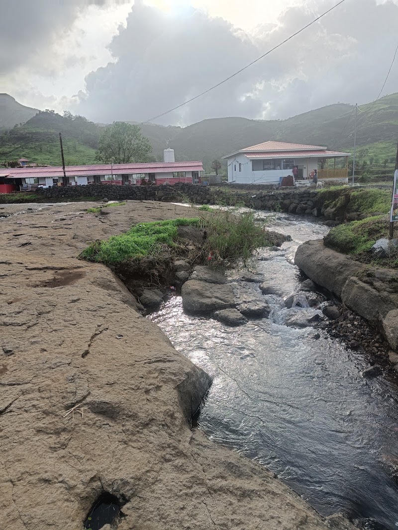 Bhivpuri Waterfall Trek Starting Point - Bhivpuri Waterfall Trek Starting Point X85F+9M7, dist, Koshane, Umroli, Maharashtra 410201, India