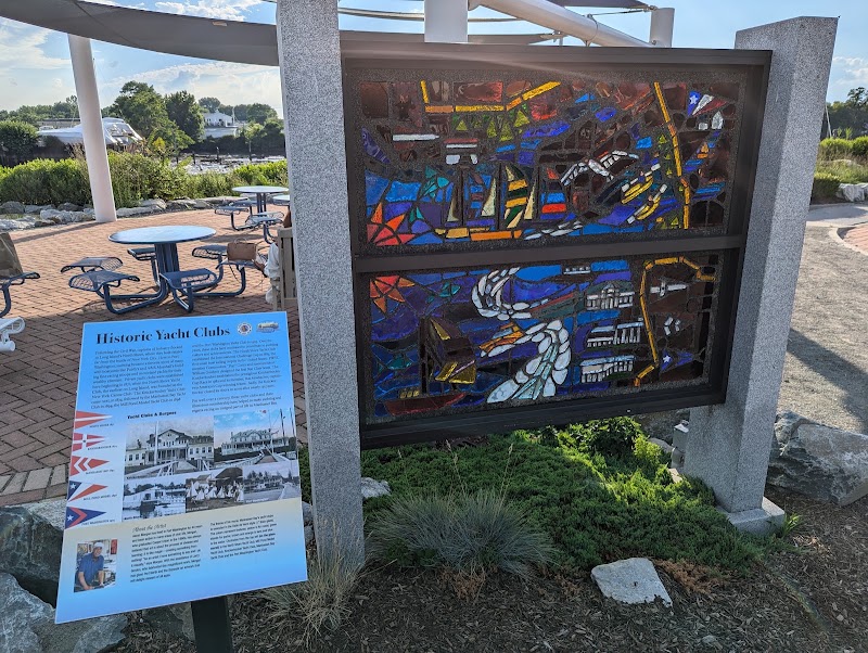Bay Walk Park - Bay Walk Park 64 Shore Rd, Port Washington, NY 11050, USA