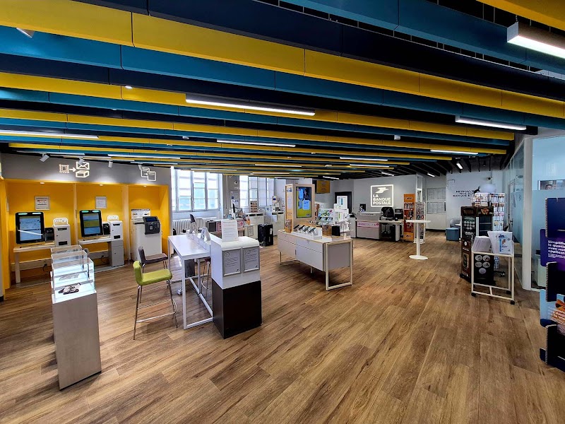 Post Office - Post Office, 89 Pl. Balmat, 74400 Chamonix-Mont-Blanc, France
