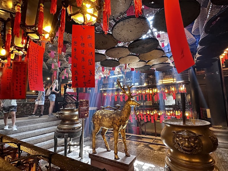 Man Mo Temple - Man Mo Temple Man Mo Temple, 124-130 Hollywood Rd, Sheung Wan, Hong Kong