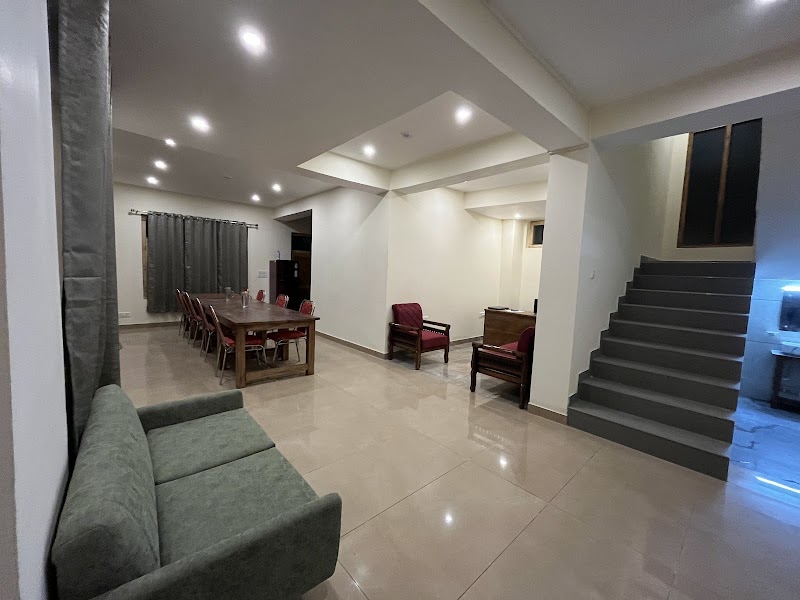 Hotel Honeybee - Hotel Honeybee Main, Tokpo road, opp. Hotel Padma, shenam, Leh, 194101
