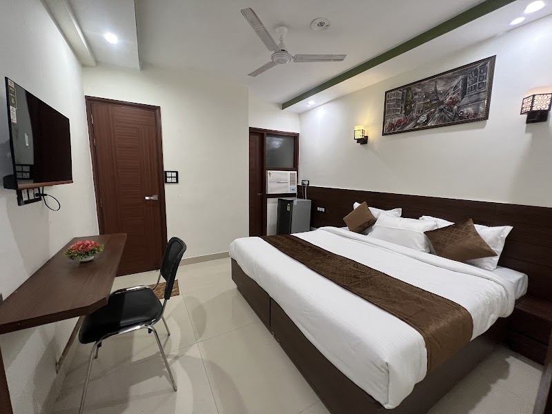 HR Grand Hotel - HR Grand Hotel 256/9, Main Road, behind Apollo Hospital, Pocket 10B, Jasola Vihar, New Delhi, Delhi 110025, India