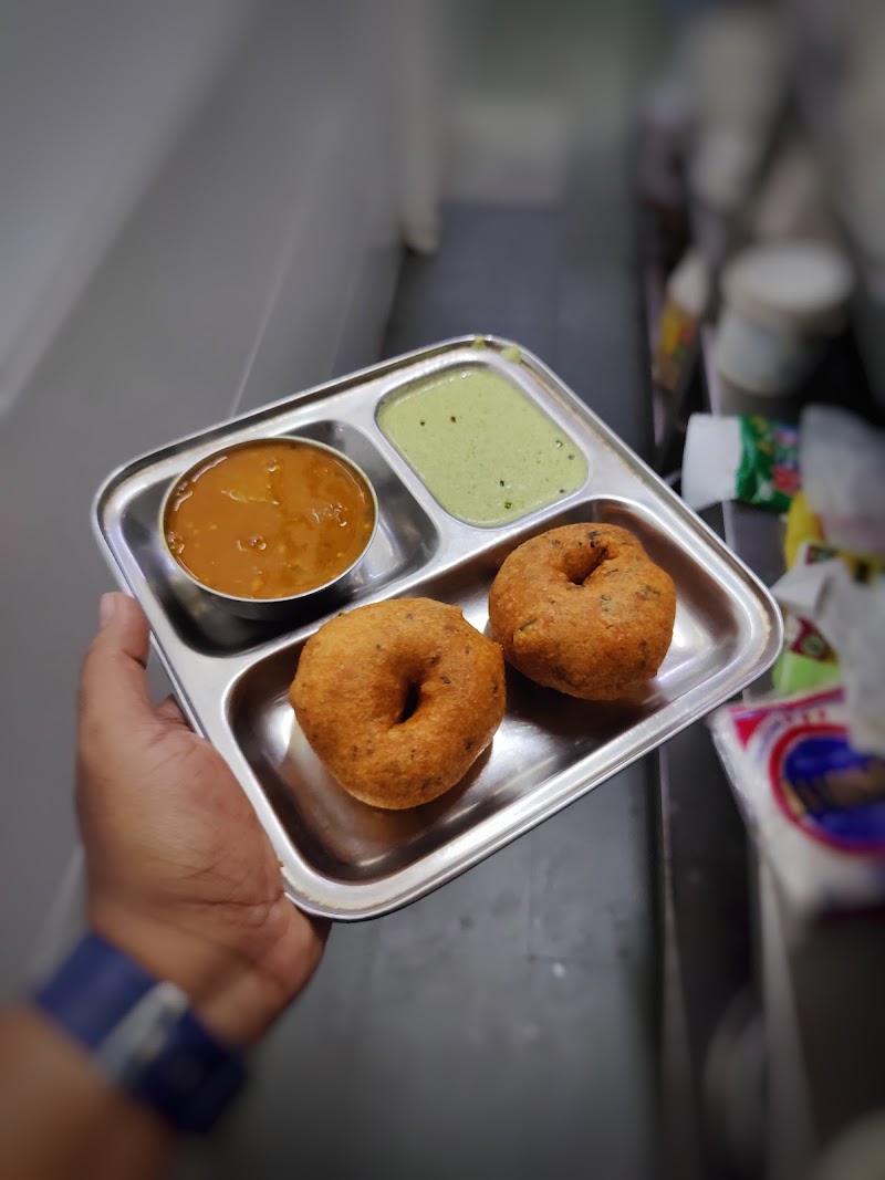 Hotel Veg Treat - Hotel Veg Treat Satish Salavi Road, opp. Pramod Mahajan Ground, गांधी कॉलनी, टिळक अली, रत्‍नागिरी, महाराष्ट्र 415612, India