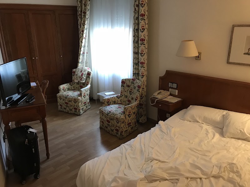 Hotel Regencia Colon - Hotel Regencia Colon Carrer dels Sagristans, 13, 17, Ciutat Vella, 08002 Barcelona, Spain