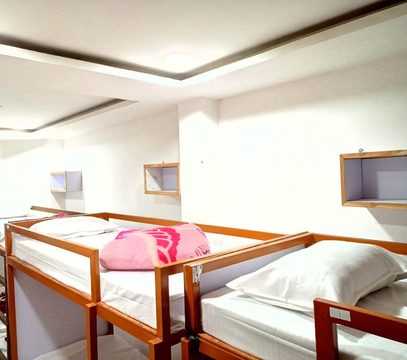 Mahesh Guest House - Mahesh Guest House, Shop No. T-316, General Market, Ramdwara Rd, near Khanna Cinema, Bazar Sangatrashan, Sidarth Basti, Bharat Nagar, Paharganj, New Delhi, Delhi 110055, India
