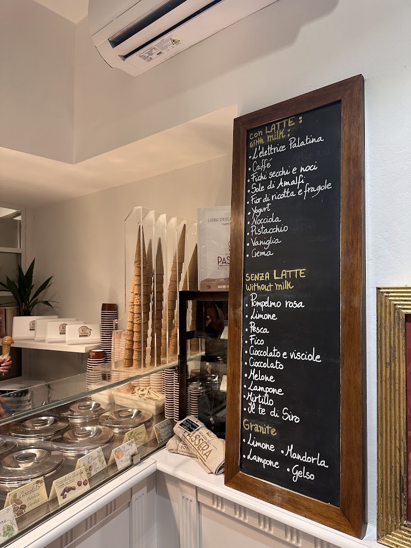 Gelateria Della Passera - Gelateria Della Passera, Via Toscanella, 15/red, 50125 Firenze FI, Italy