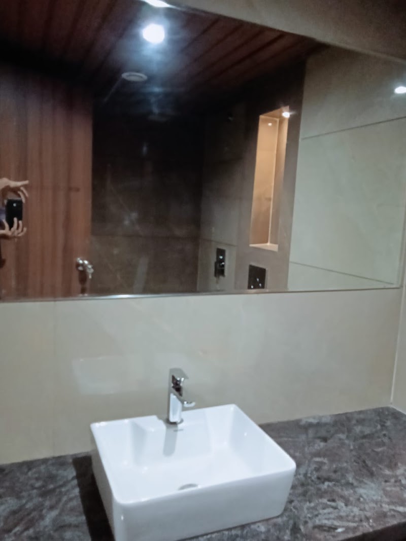 Kiwi Inn Hotel, Ujjain - Kiwi Inn Hotel, Ujjain 89, Railway Station ke samne, Loti school, ke pass, Madhav Nagar, Ujjain, Madhya Pradesh 456010, India