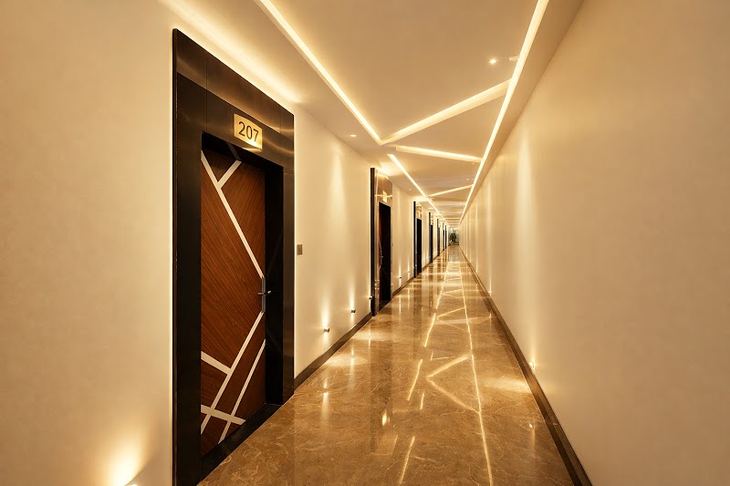 Hotel Manor Ganges - Hotel Manor Ganges DLW Road, Banaras Railway Sta Rd, in front of State Bank Of India, Manduwadih, Varanasi, Uttar Pradesh 221103, India