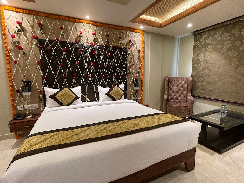 The Golden Crown - The Golden Crown Plot No. 7, Govind Plaza, Flyover Near Alankar Showroom, Bailey Rd, beside Rupaspur, Rupaspur, IAS Colony, Patna, Bihar 801503, India