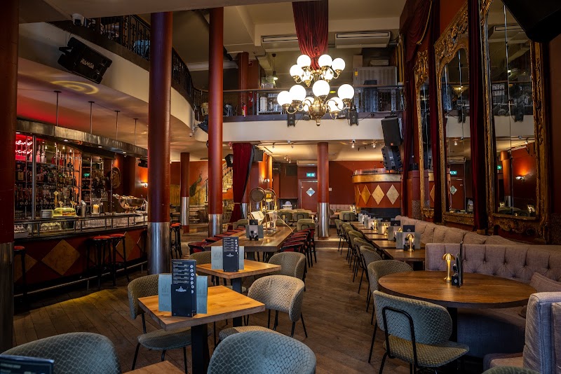 Grand Café Silva Ducis - Grand Café Silva Ducis Parade 6-7, 5211 KL 's-Hertogenbosch, Netherlands