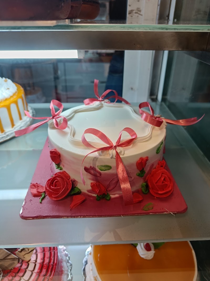 7th Heaven Cake and Cafe Bhagalpur - 7th Heaven Cake and Cafe Bhagalpur Navkamal Complex, Dr RP Rd, near Marwari Pathshala, below Raymond Ethnic Showroom, Shah Market, Bhagalpur, Bihar 812001, India