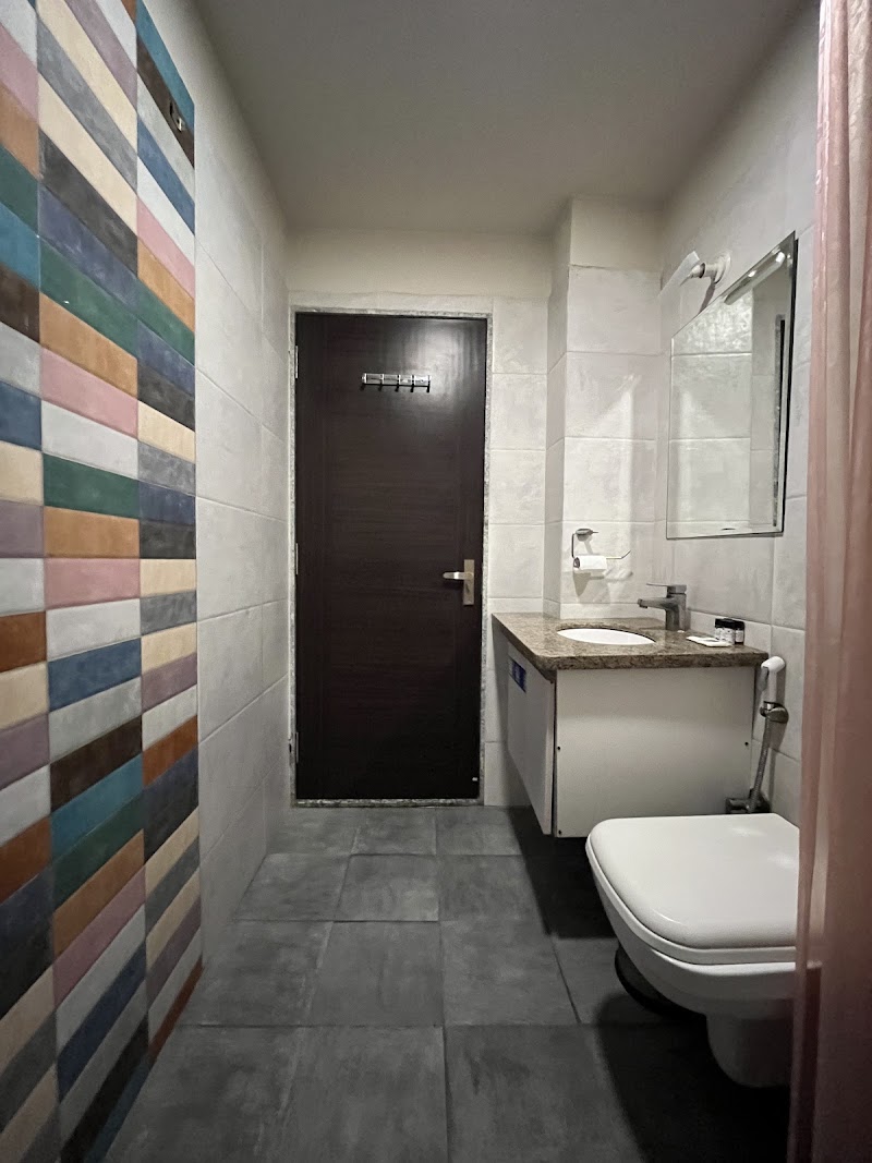 Hotel Shri Radha Nikunj - Hotel Shri Radha Nikunj, Opp. Prem Mandir Mathura - Vrindavan Marg Chhatikara, Road, Raman Reti, Vrindavan, Uttar Pradesh 281121, India