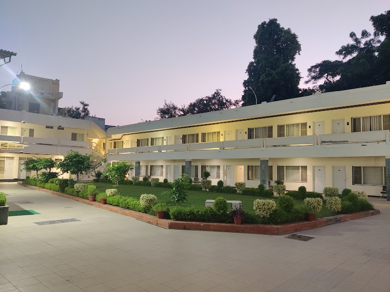 Grand Hotel - Grand Hotel, 137, Mall Rd, Agra Cantt, Idgah Colony, Agra, Uttar Pradesh 282001, India
