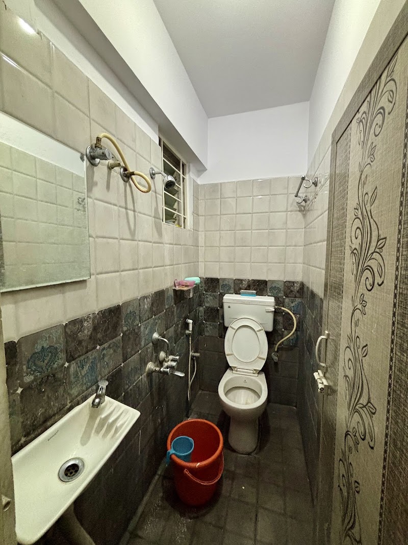 Ashraya luxury hostel for gents - Ashraya luxury hostel for gents 76, 27th Main Rd, near IQRA School, Old Madiwala, Jay Bheema Nagar, 1st Stage, BTM 1st Stage, Bengaluru, Karnataka 560068, India