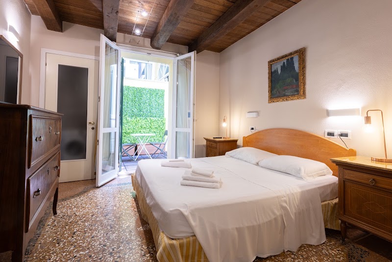 Santo Stefano Apartments - BolognaRooms - Santo Stefano Apartments - BolognaRooms, Via Santo Stefano, 88, 40125 Bologna BO, Italy