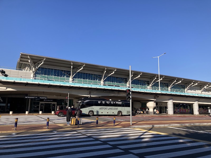 Gimhae International Airport - Gimhae International Airport 108 Gonghangjinip-ro, Gangseo-gu, Busan, South Korea