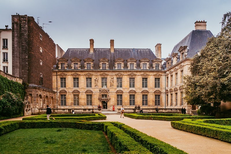 Place des Vosges - Place des Vosges Pl. des Vosges, 75004 Paris, France