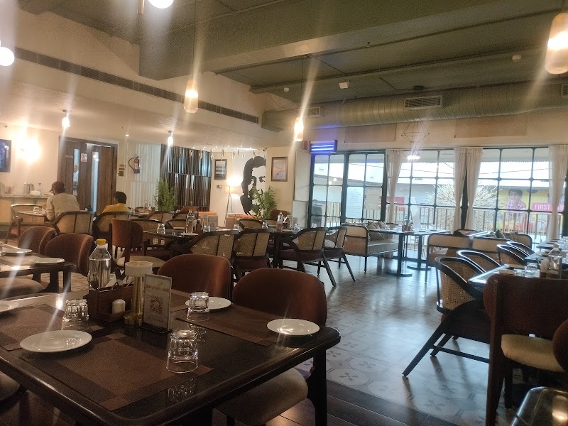 The Yellow Chilli Prayagraj - The Yellow Chilli Prayagraj 5th Floor, Wp Arena Mall, Lal Bahadur Shastri Marg, Civil Lines, Prayagraj, Uttar Pradesh 211001, India