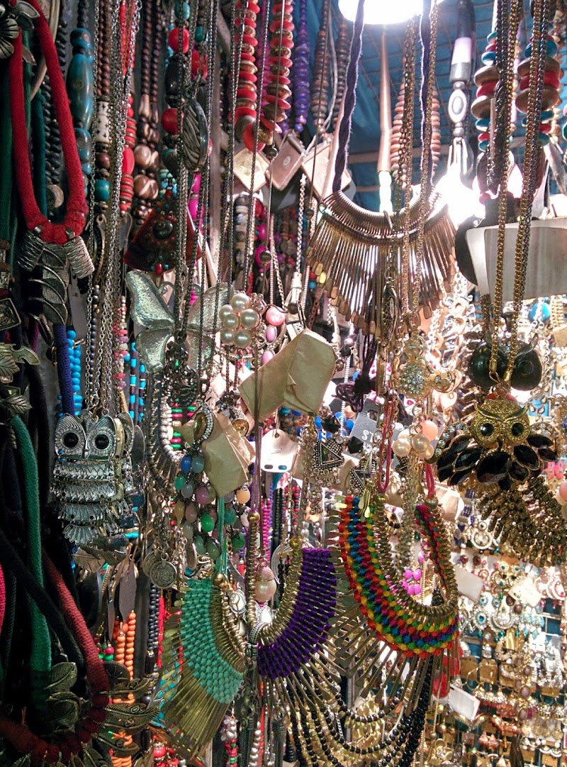 Gariahat Shopping Complex - Gariahat Shopping Complex, 212, Rash Behari Ave, Gariahat Market, Hindustan Park, Gariahat, Kolkata, West Bengal 700029, India