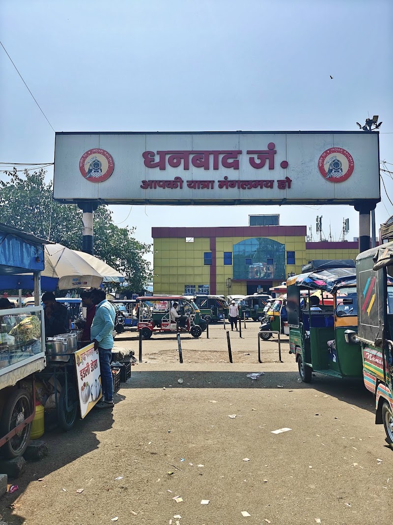 Dhanbad station - Dhanbad station, QCVH+26F, Dhanbad Railway Station Rd, New Station Railway Colony, Damodarpur, Dhanbad, Jharkhand 826007, India
