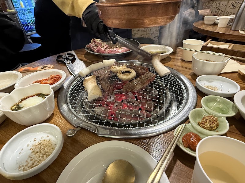 Seoul Korean Barbeque Woojujip Hongdae - Seoul Korean Barbeque Woojujip Hongdae, South Korea, Seoul, Mapo-gu, Yanghwa-ro 16-gil, 15 1층