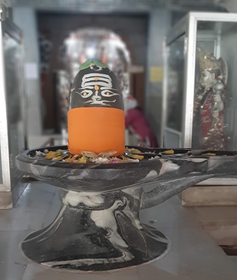 Keshav Tambul Bhandar - Keshav Tambul Bhandar 72J3+H82, Lanka Rd, Near Ravidas Gate, Anandbagh, Lanka, Varanasi, Uttar Pradesh 221005, India