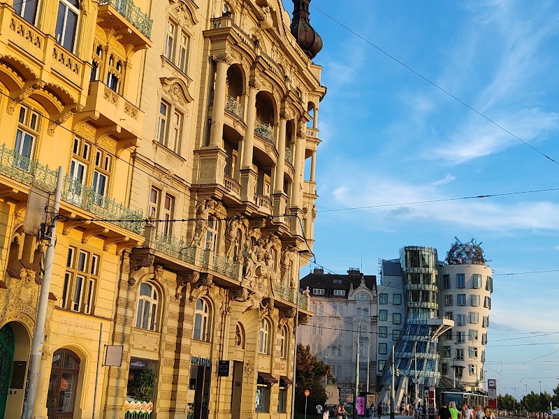 Dancing House - Dancing House, Jiráskovo nám. 1981/6, 120 00 Praha 2-Nové Město, Czechia