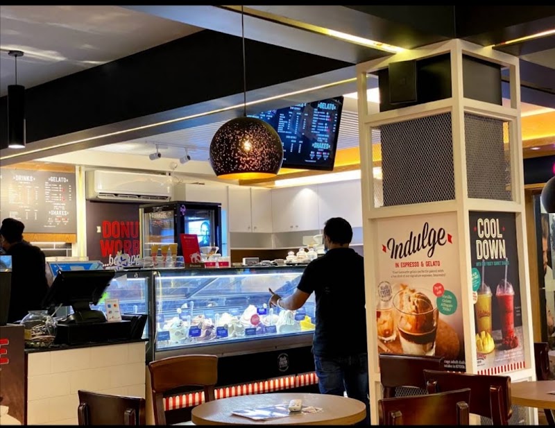Chaina Ram Sindhi Halwai - Chaina Ram Sindhi Halwai Ground Floor, 6499, Katra Bariyan, near एक्सिस बैंक, Old Delhi, Fatehpuri, Chandni Chowk, Delhi, 110006, India