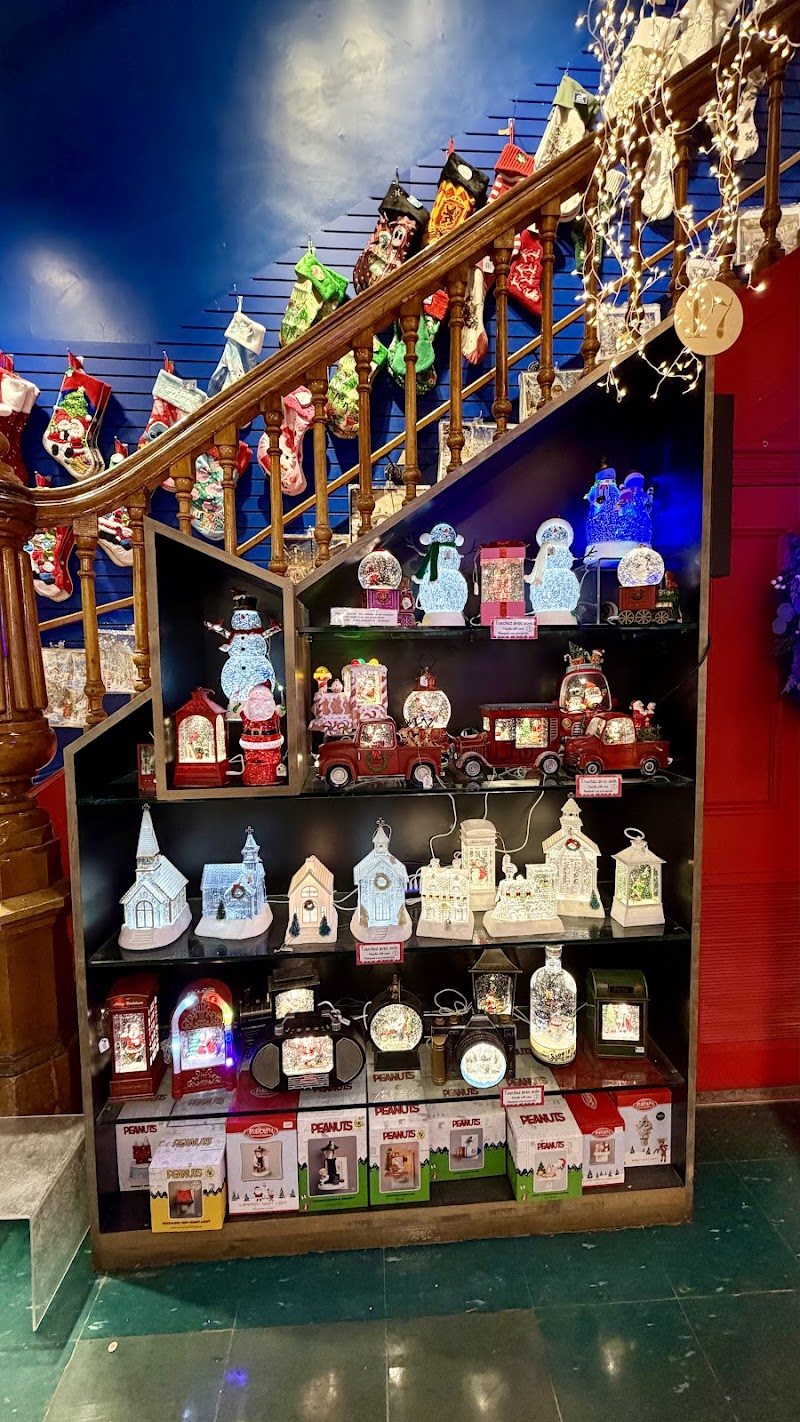 La Boutique de Noël de Québec - La Boutique de Noël de Québec, 47 Rue De Buade, Québec, QC G1R 4A2, Canada